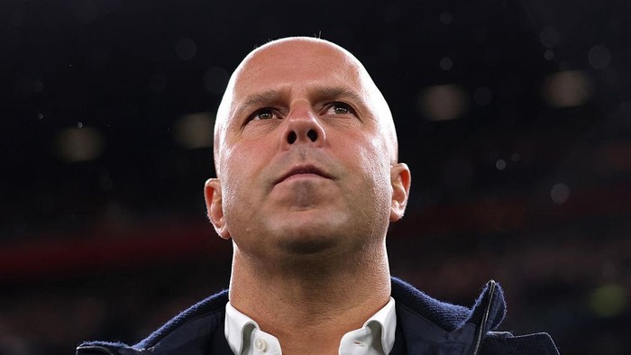 LIVERPOOL, ENGLAND - NOVEMBER 04: Arne Slot, Manager of Liverpool, looks on during the UEFA Champions League 2025/26 League Phase MD4 match between Liverpool FC and Real Madrid C.F. at Anfield on November 04, 2025 in Liverpool, England. (Photo by Justin Setterfield - UEFA/UEFA via Getty Images)