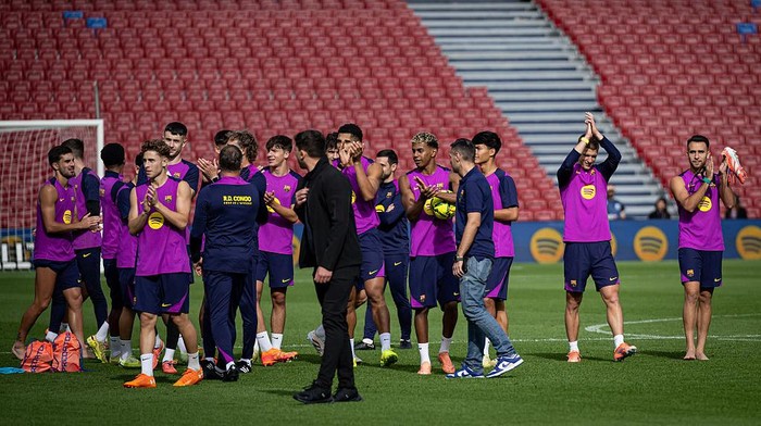 BARCELONA, SPAIN - 2025/11/07: Players of FC Barcelona are seen during FC Barcelonas first training at Spotify Camp Nou following its renovation. (Photo by Felipe Mondino/SOPA Images/LightRocket via Getty Images)
