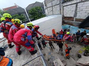 Pria Surabaya Ini Selamat Usai Kesetrum Saat Perbaiki Kabel WiFi