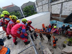 Pria Surabaya Ini Selamat Usai Kesetrum Saat Perbaiki Kabel WiFi