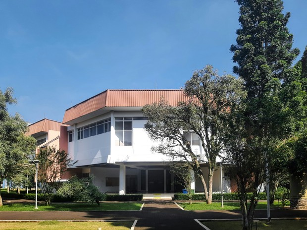 /Foto: Unsplash.com/Moh Ryan Efansyah Institut Teknologi Bandung menempati posisi 255 dunia versi QS World University Rankings 2026 dengan skor 49,9. ITB unggul dalam riset, teknologi, dan inovasi industri.