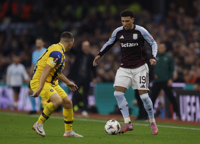 Soccer Football - UEFA Europa League - Aston Villa v Maccabi Tel Aviv - Villa Park, Birmingham, Britain - November 6, 2025 Aston Villa's Jadon Sancho in action Action Images via Reuters/Andrew Couldridge