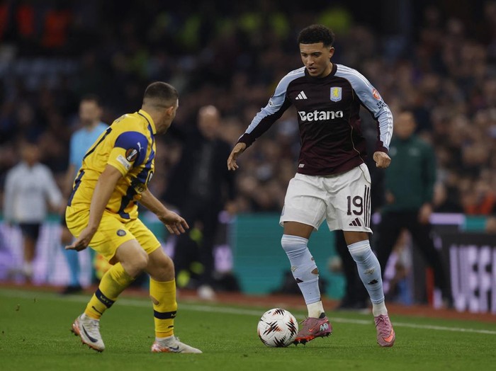 Soccer Football - UEFA Europa League - Aston Villa v Maccabi Tel Aviv - Villa Park, Birmingham, Britain - November 6, 2025 Aston Villa's Jadon Sancho in action Action Images via Reuters/Andrew Couldridge