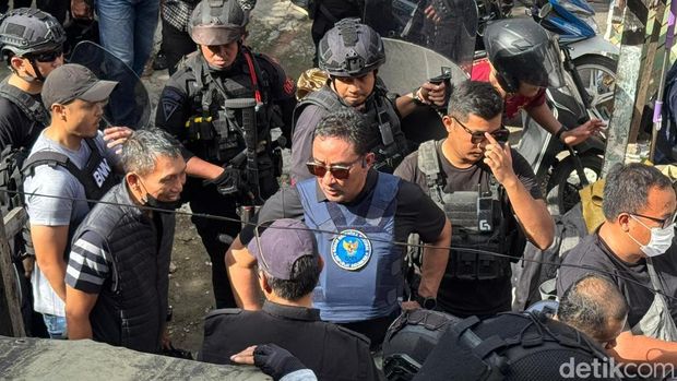 Kepala BNN Komjen Suyudi Ario Seto memimpin penggerebekan Kampung Bahari, Jakut. Sembilan orang ditangkap dengan barang bukti 89 kg sabu hingga 7 senpi (dok BNN)