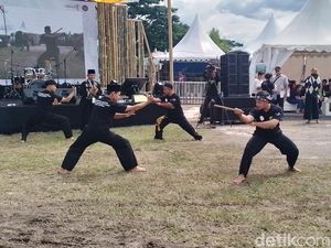 Cara Paguron Silat Cimande Lindungi Anak dari Dampak Negatif Gadget