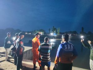 Dua Mahasiswa Polindra Hilang Terseret Arus Saat Rafting di Indramayu