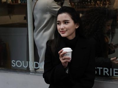 Momen Sarah Menzel Belajar Bikin Matcha di Jepang hingga Ngopi di Inggris
