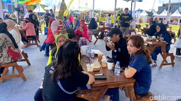 Bahagianya Warga Nikmati Suasana Sarapan Moyan di WJF 2025
