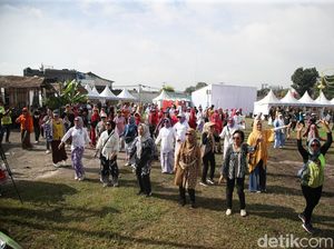 Serunya Ibu-Ibu Berkebaya Senam Pagi di West Java Festival 2025