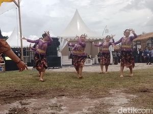 Pesona Tari Maranggi Purwakarta Meriahkan West Java Festival 2025