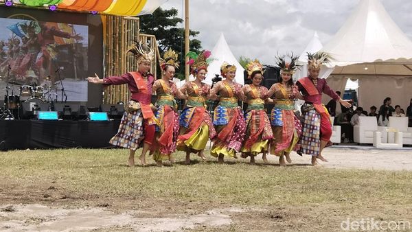 Tari Salawa Raga yang Membahana di West Java Festival 2025