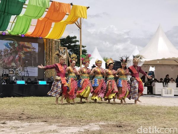 Tari Salawa Raga yang Membahana di West Java Festival 2025
