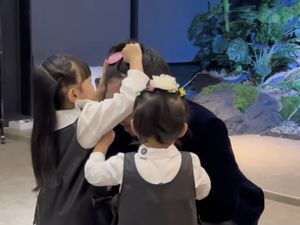 Momen Anak Pertama dan Kedua Rebutan Atta Halilintar, Aurel Cuma Pasrah