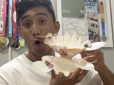 Manis Banget, Daffa Wardhana Bikin DIY Perhiasan Buat Ultah Ariel Tatum