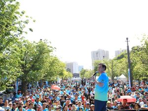 Funwalk DPD Raih 2 Rekor MURI, Sultan: 9 November Jadi Green Democracy Day