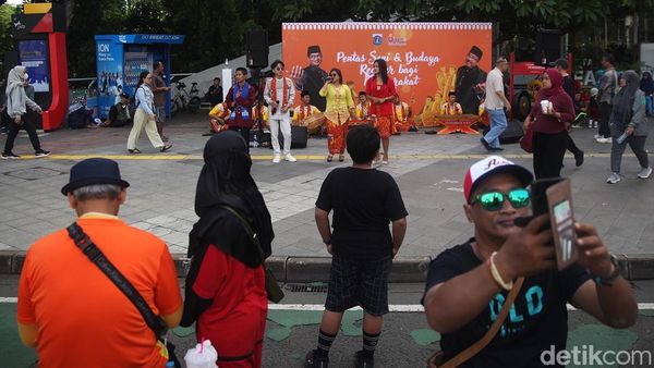 Gambang Kromong hingga Barongsai Meriahkan CFD Jakarta