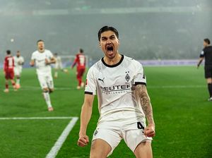 Gladbach Kalahkan Koln 3-1, Kevin Diks Cetak Gol Perdana di Bundesliga