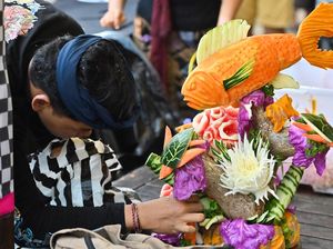 Kreasi Ukiran Buah Jadi Daya Tarik Wisata di Sanur