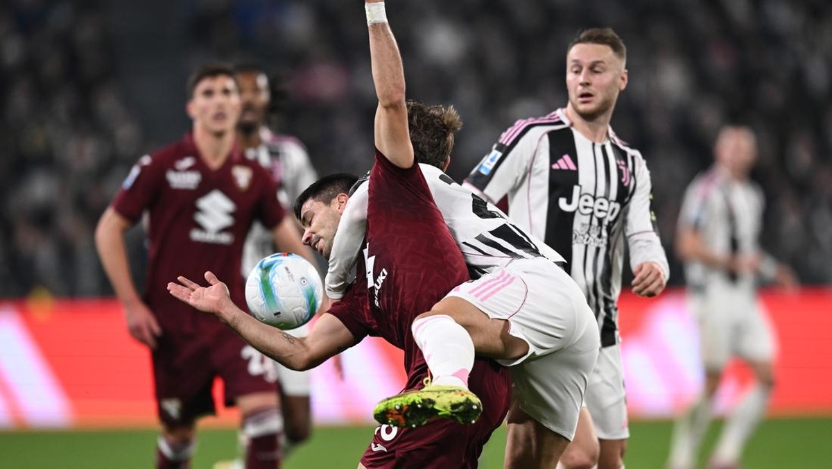 Pertarungan yang sengit sesama tim dari kota Turin. (Foto: Getty Images/Image Photo Agency)