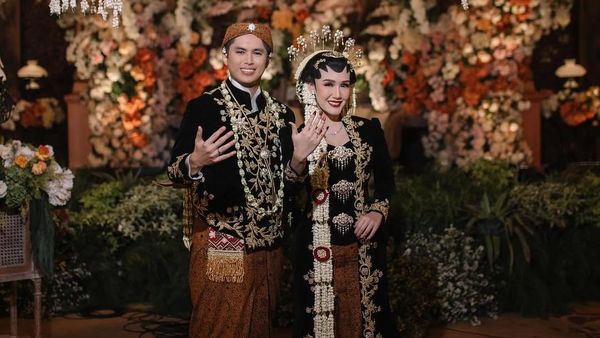 Pernikahan Luna Shabrina dengan Raden Mas Axel Caesario Efian Kental Adat Jawa