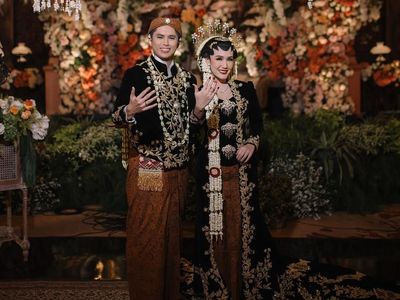 Pernikahan Luna Shabrina dengan Raden Mas Axel Caesario Efian Kental Adat Jawa