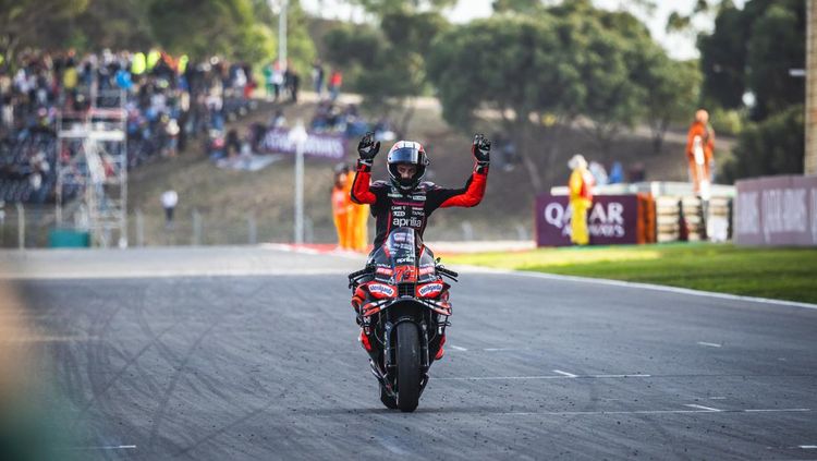 Marco Bezzecchi Sabet Juara MotoGP Portugal 2025, Alex Marquez Finis Kedua