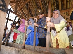 Hadiri Festival Kampung Adat Cikondang, Mendes Kampanyekan Lumbung Pangan