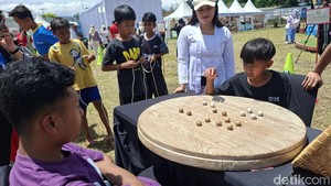 Semarak Permainan Tradisional di West Java Festival 2025