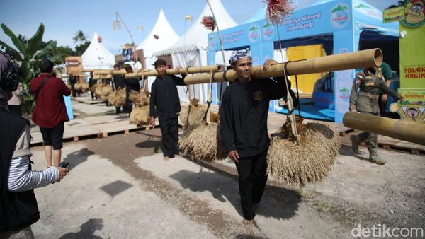 Tradisi Seren Taun Sinar Resmi Meriahkan WJF 2025