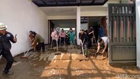 Banjir Bandang di Bumiayu Brebes Surut, Warga Bersihkan Sisa Lumpur