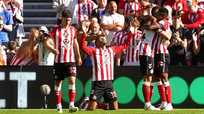 Sunderland's Wilson Isidor (centre) celebrates scoring their side's third goal of the game with team-mates during the Premier League match at the Stadium of Light, Sunderland. Picture date: Saturday August 16, 2025. (Photo by Owen Humphreys/PA Images via Getty Images)