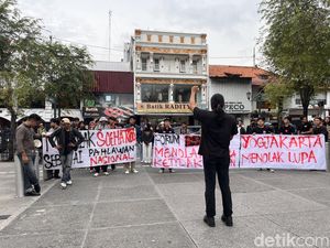 Forum BEM DIY Gelar Aksi Tolak Soeharto Jadi Pahlawan Nasional