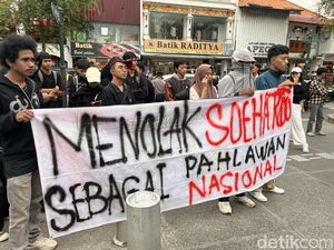 Video: Aliansi Pemuda-Mahasiswa Demo Tolak Gelar Pahlawan Nasional Soeharto