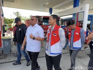 Momen Andre Rosiade Sidak Solar di Sumbar untuk Pastikan Stok Aman