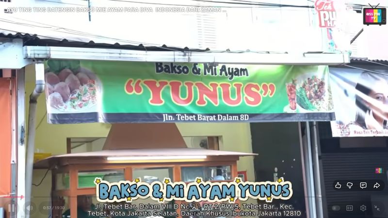 Ayu Ting-Ting Cicip Bakso Legendaris Langganan para Diva, Begini Komentarnya! Ayu Ting-Ting Cicip Bakso Legendaris Langganan para Diva, Begini Komentarnya!
