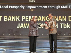Dukung Kemajuan UMKM, Bank Jateng Raih CNN Indonesia Awards 2025