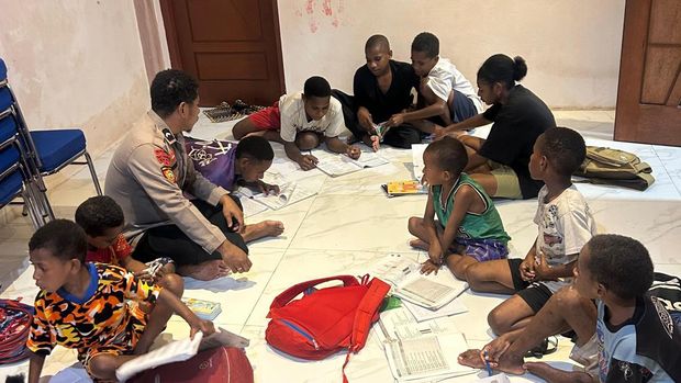 Bripda Chardes kelola pesantren untuk anak-anak Sorong Papua
