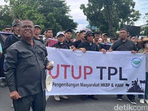 Massa Tuntut Tutup TPL Demo di Kantor Gubsu, Jalan Pangeran Diponegoro Ditutup