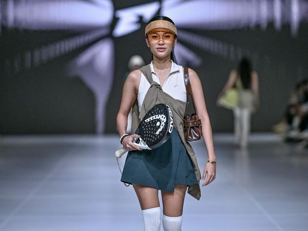 Foto: Gaya Azizah Salsa di Catwalk JFW 2026, Bikin Brand Erspo Minta Maaf