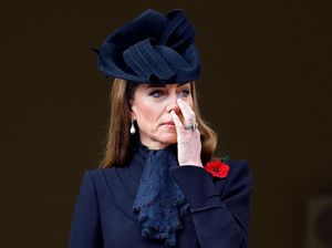 Foto: Haru Kate Middleton Mengenang Pahlawan, Elegan Pakai Anting Putri Diana