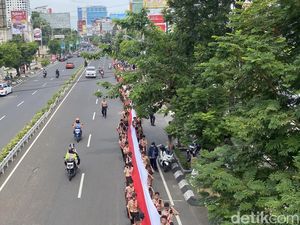 Bendera Nyaris 2 KM Dibentangkan Peringati Hari Pahlawan di Semarang