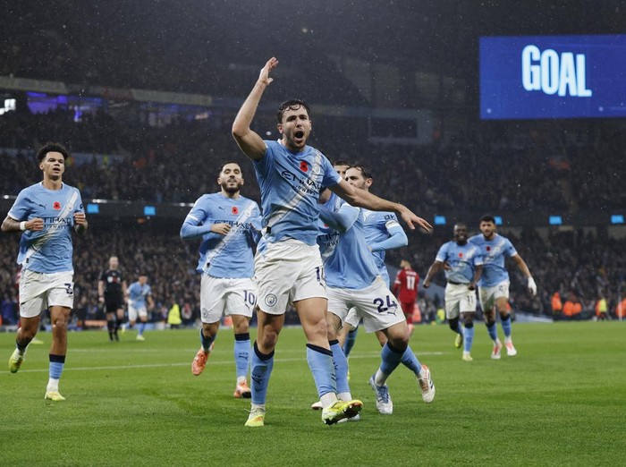 Soccer Football - Premier League - Manchester City v Liverpool - Etihad Stadium, Manchester, Britain - November 9, 2025  Manchester Citys Nico Gonzalez celebrates scoring their second goal with teammates Action Images via Reuters/Jason Cairnduff EDITORIAL USE ONLY. NO USE WITH UNAUTHORIZED AUDIO, VIDEO, DATA, FIXTURE LISTS, CLUB/LEAGUE LOGOS OR LIVE SERVICES. ONLINE IN-MATCH USE LIMITED TO 120 IMAGES, NO VIDEO EMULATION. NO USE IN BETTING, GAMES OR SINGLE CLUB/LEAGUE/PLAYER PUBLICATIONS. PLEASE CONTACT YOUR ACCOUNT REPRESENTATIVE FOR FURTHER DETAILS..