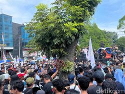 Massa Aksi Geram gegara Gubsu Bobby Tak Kunjung Keluar