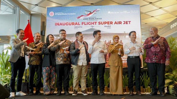 Penerbangan Perdana Super Air Jet ke Kediri