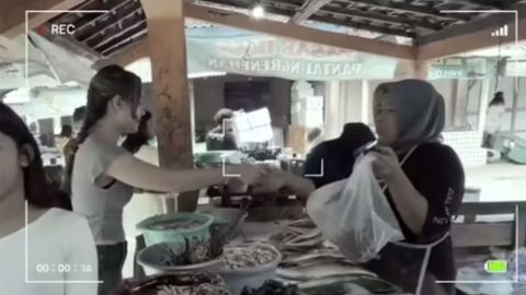 Aksi Penjual Ikan di Pasar Jogja Ini Jadi Sorotan, Tagih Pembeli 2 Kali