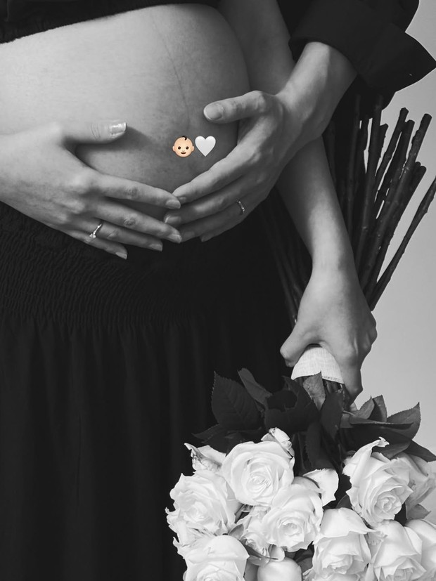 Potret Yuna AOA/ Foto: instagram.com/yn_s_1230 Yuna AOA mengungkapkan jenis kelamin dari buah hati pertamanya dengan sang suami adalah seorang putra. Putranya tersebut diberi nama panggilan Winter.