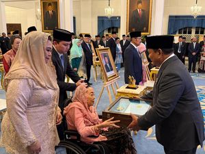 3 Tokoh Asal Jatim Terima Gelar Pahlawan Nasional dari Presiden Prabowo