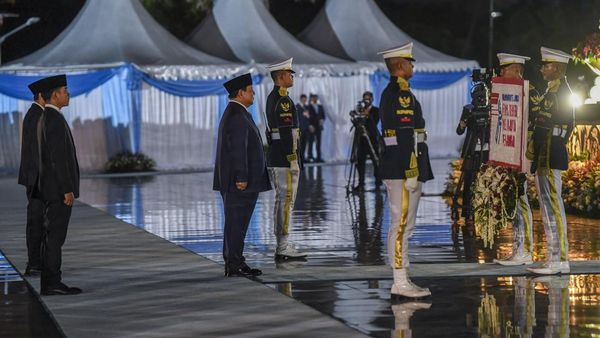 Momen Prabowo Pimpin Upacara Ziarah Nasional Hari Pahlawan 2025