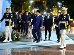 Pimpin Upacara Hari Pahlawan, Prabowo: Jangan Melupakan Jasa Mereka