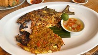 Sentosa Seafood: Menikmati Ikan Bakar 2 Rasa dengan Pemandangan Gedung Jakarta